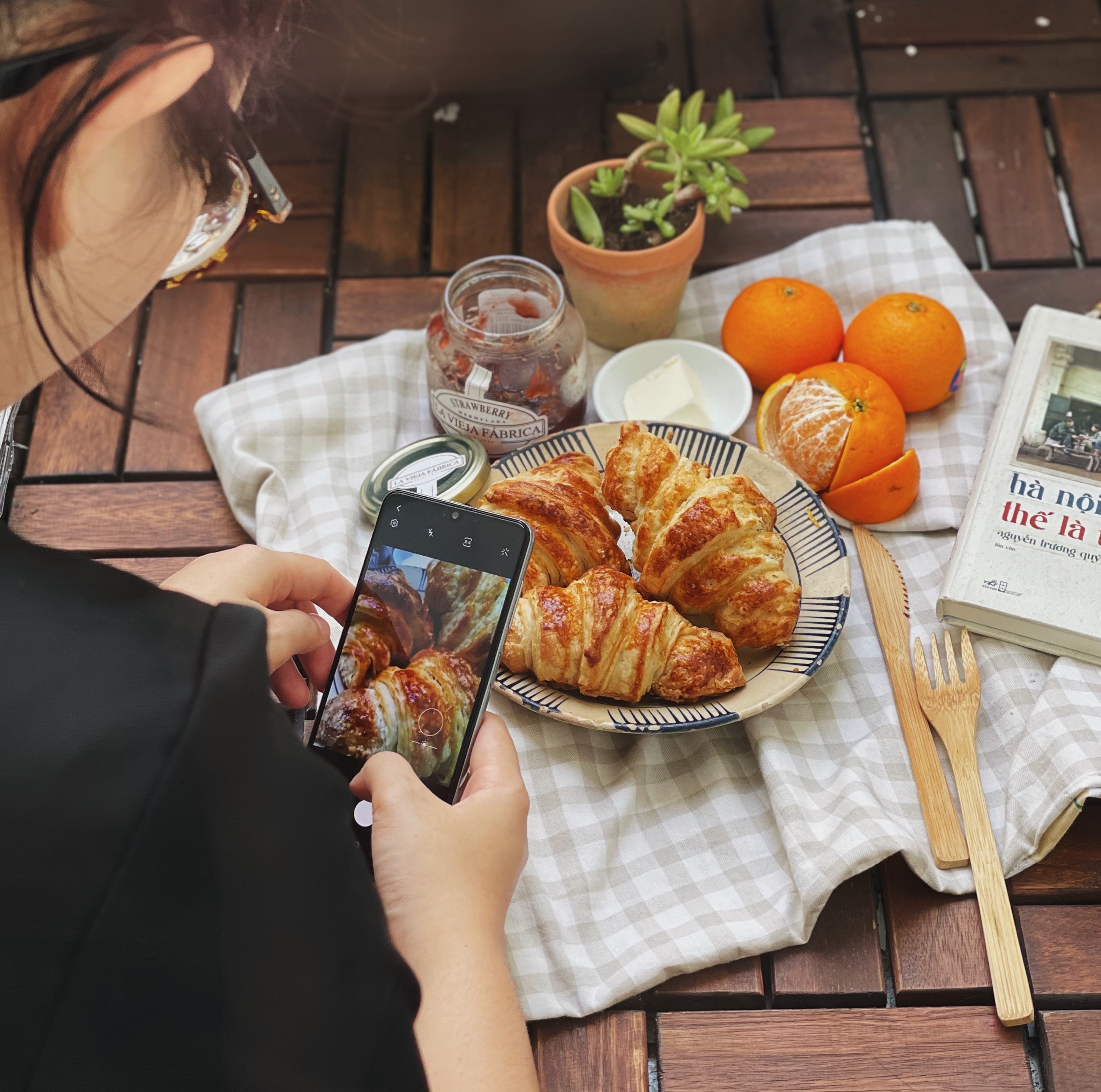 Smartphone, bot mi va cach toi lam moi minh khi gian cach hinh anh