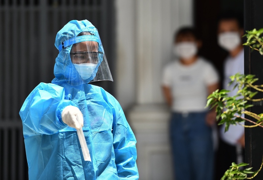 Loat duong day nong Zalo, ho tro nguoi dan phong chong dich tai TP.HCM hinh anh