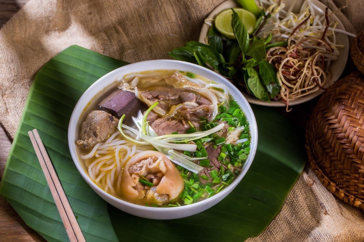 Thuong thuc am thuc tinh te cua xu Hue hinh anh