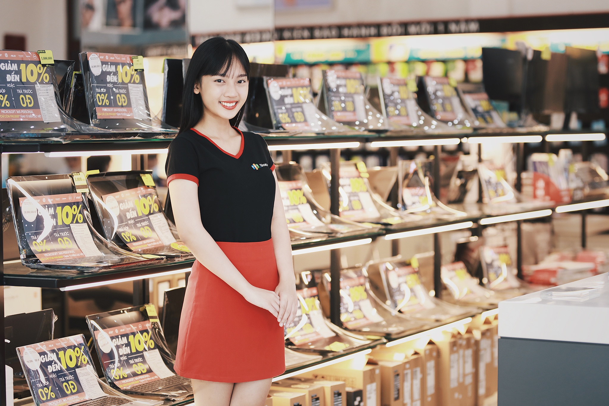 FPT Shop 'vuot mua dich, giam kich san' den 50% cac san pham hinh anh