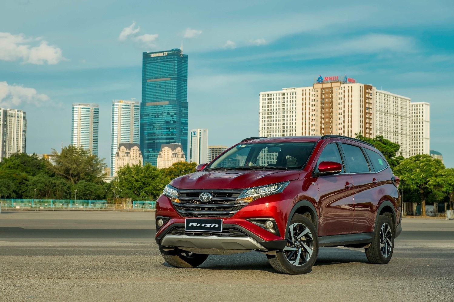 Toyota Rush 2021 nang cap he thong giai tri, tang bao hiem vang hinh anh
