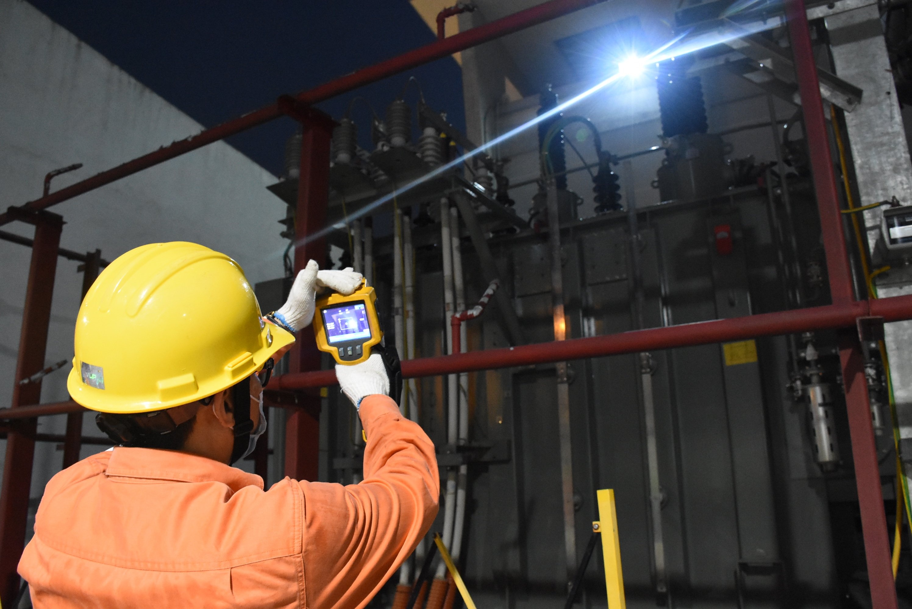 dich vu nganh dien,  ung dung EVNHANOI anh 1