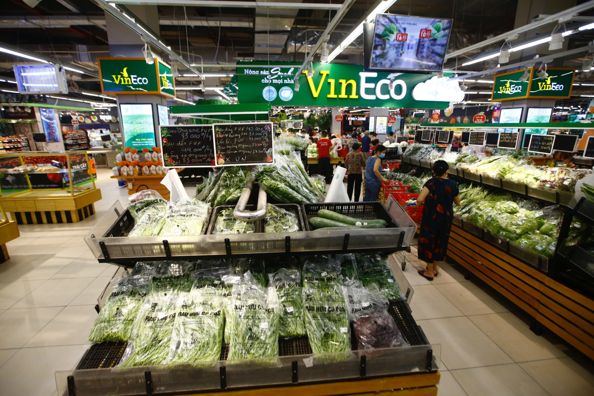 Vinmart no luc cung ung hang hoa du gap nhieu thach thuc hinh anh