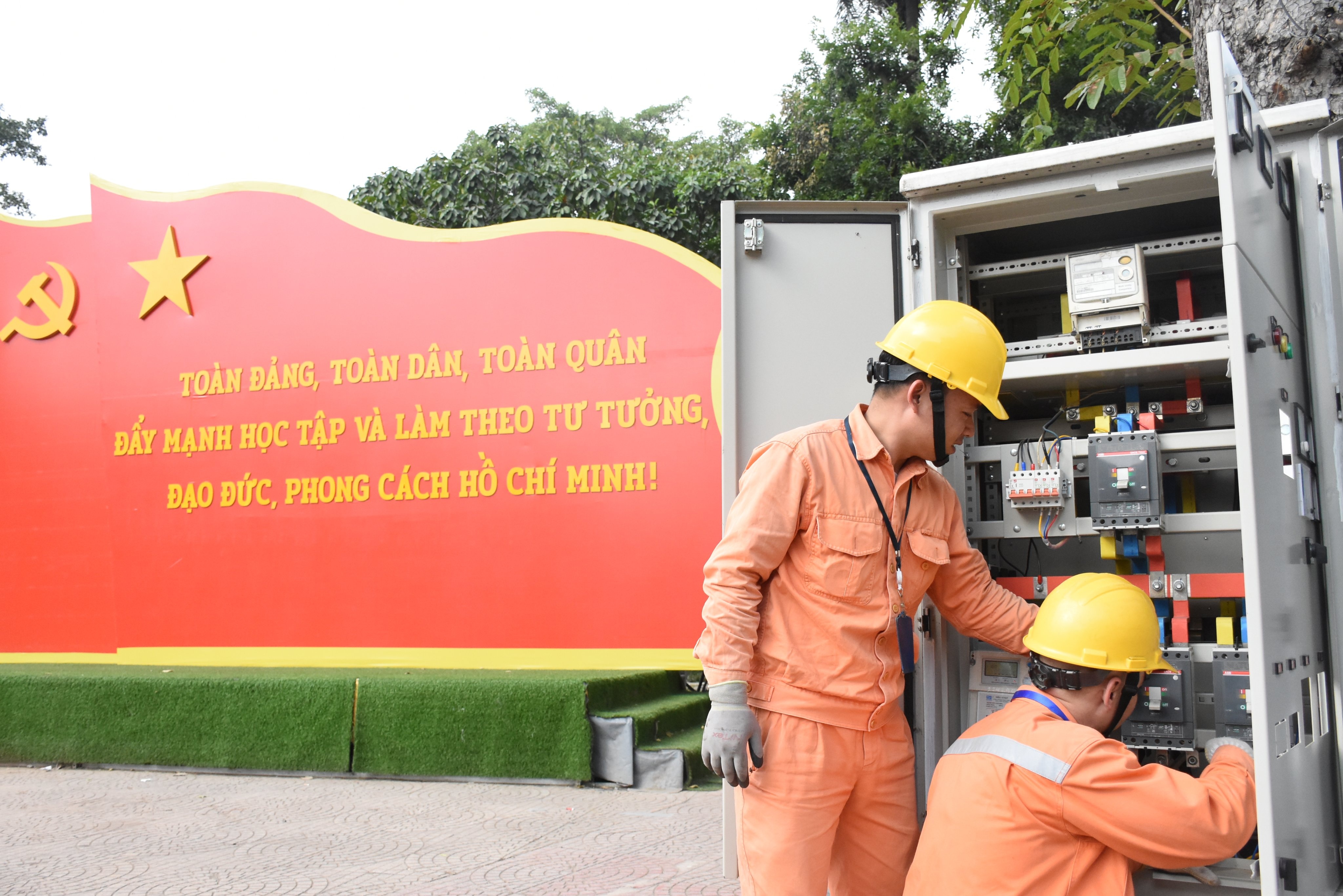 Giao dich voi nganh dien tai nha thong qua ung dung hinh anh