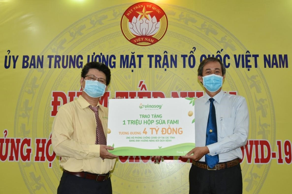 Vinasoy tiep suc tuyen dau va cong dong mot trieu hop sua hinh anh