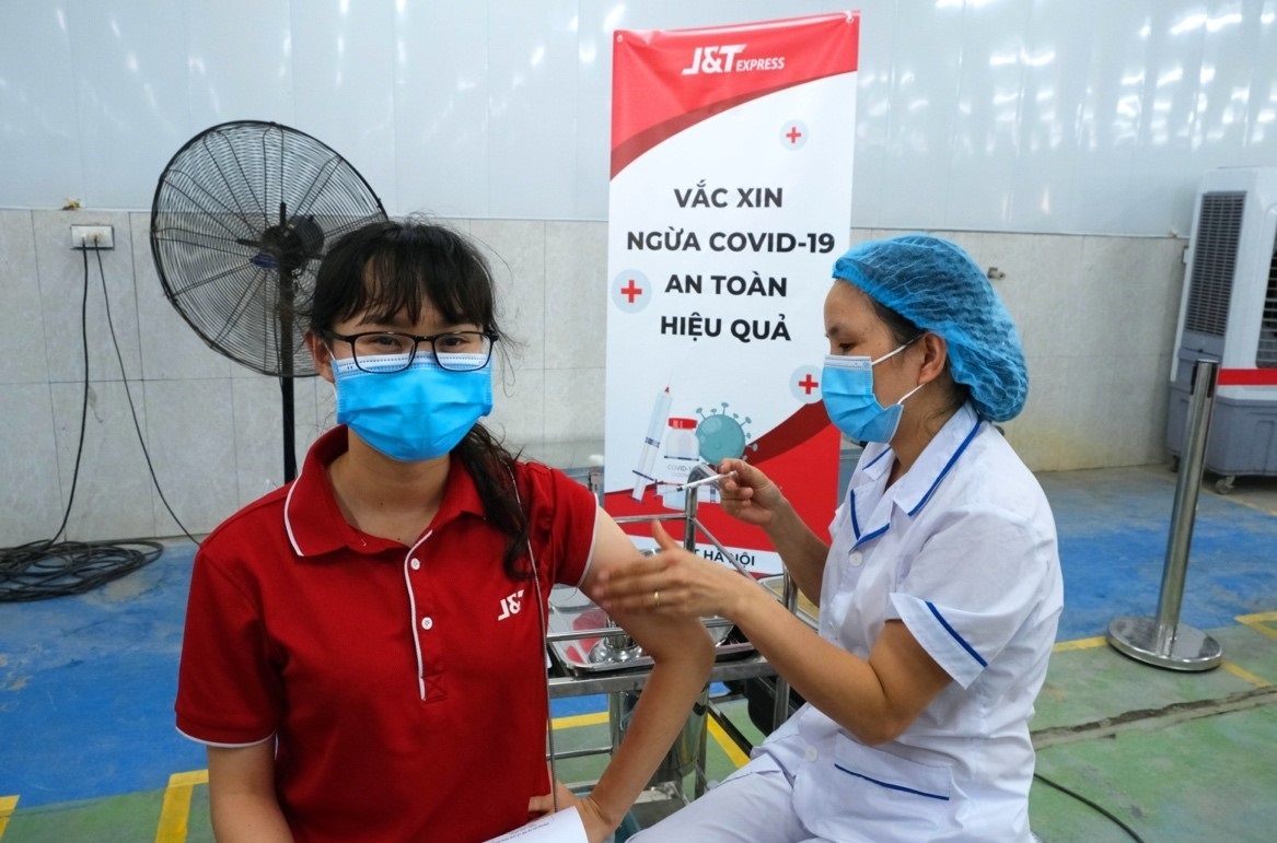 J&T Express thanh lap quy ho tro nhan vien kho khan do Covid-19 hinh anh