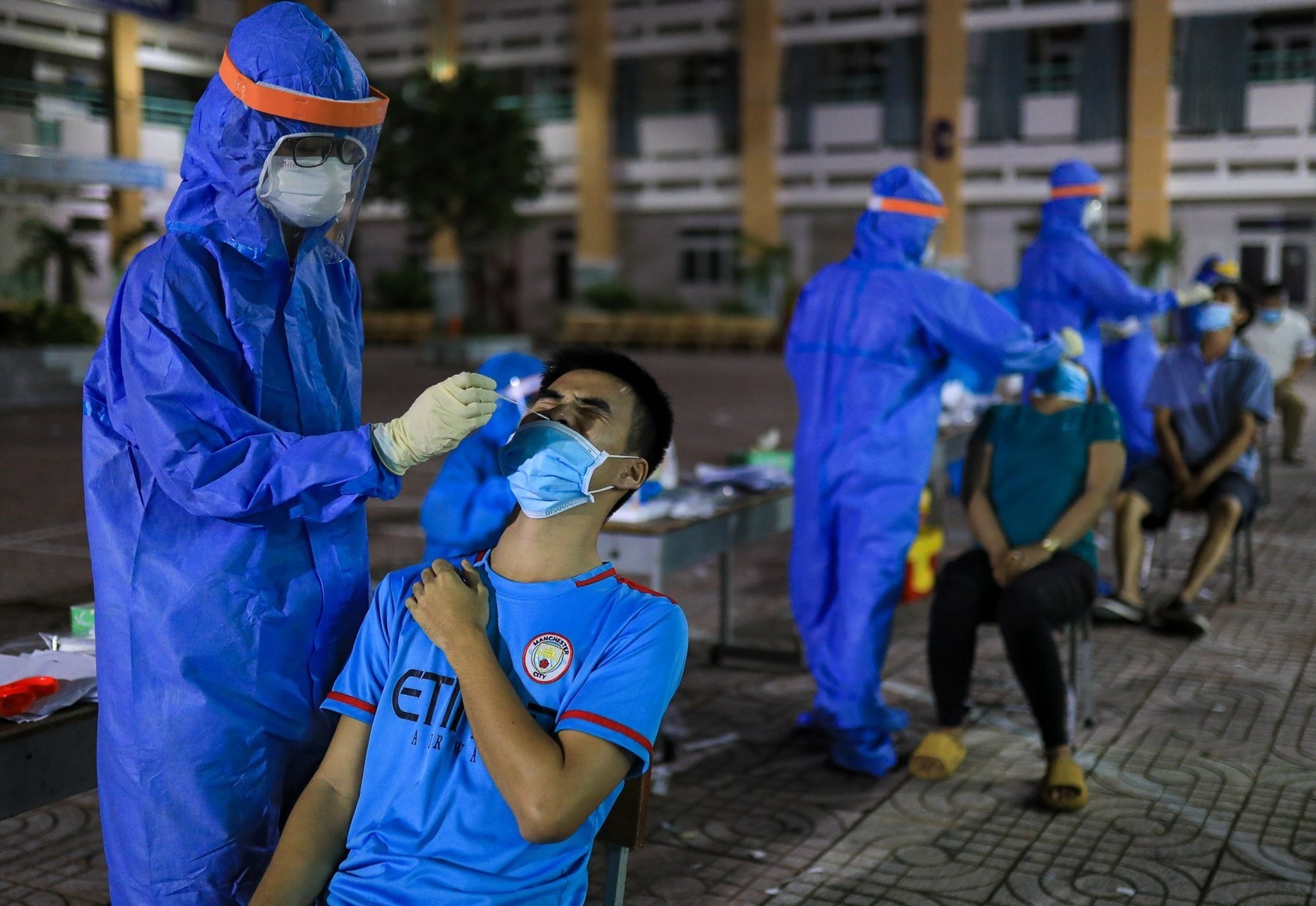 Binh Duong tiep nhan phan anh 24/7 ve dich Covid-19 tren Zalo hinh anh