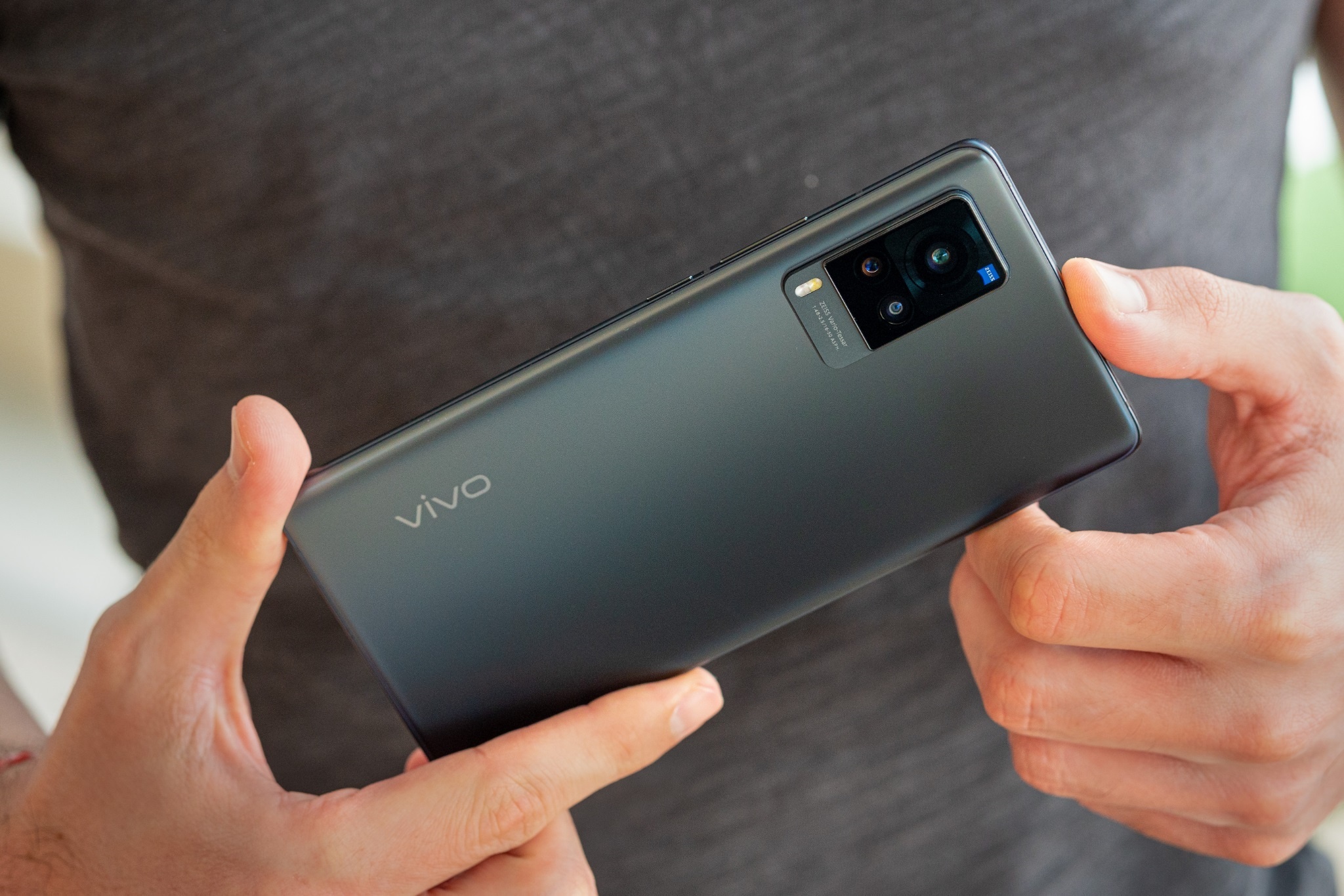 V21 5G,  X60 Pro anh 1