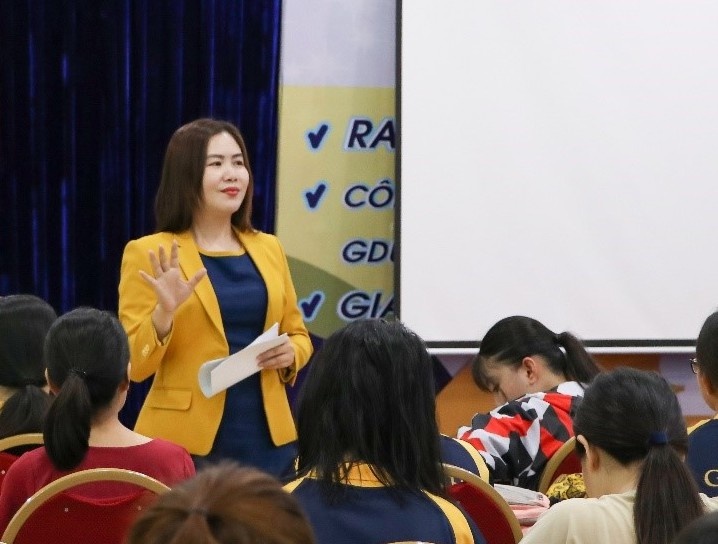 Dai hoc Gia Dinh tiep lua sinh vien bang trai nghiem thuc te hinh anh