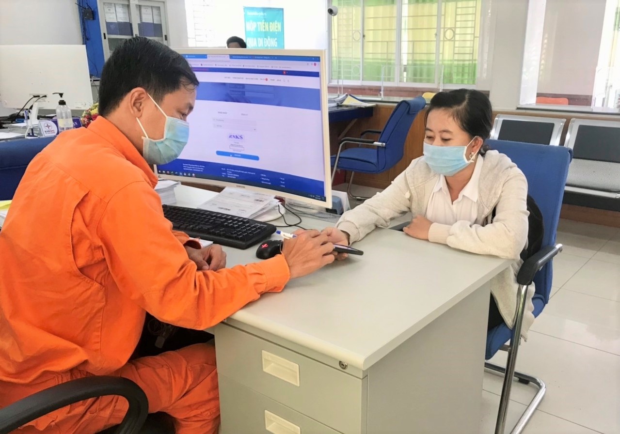 Khach hang tai 21 tinh mien Nam duoc giam gia dien hinh anh