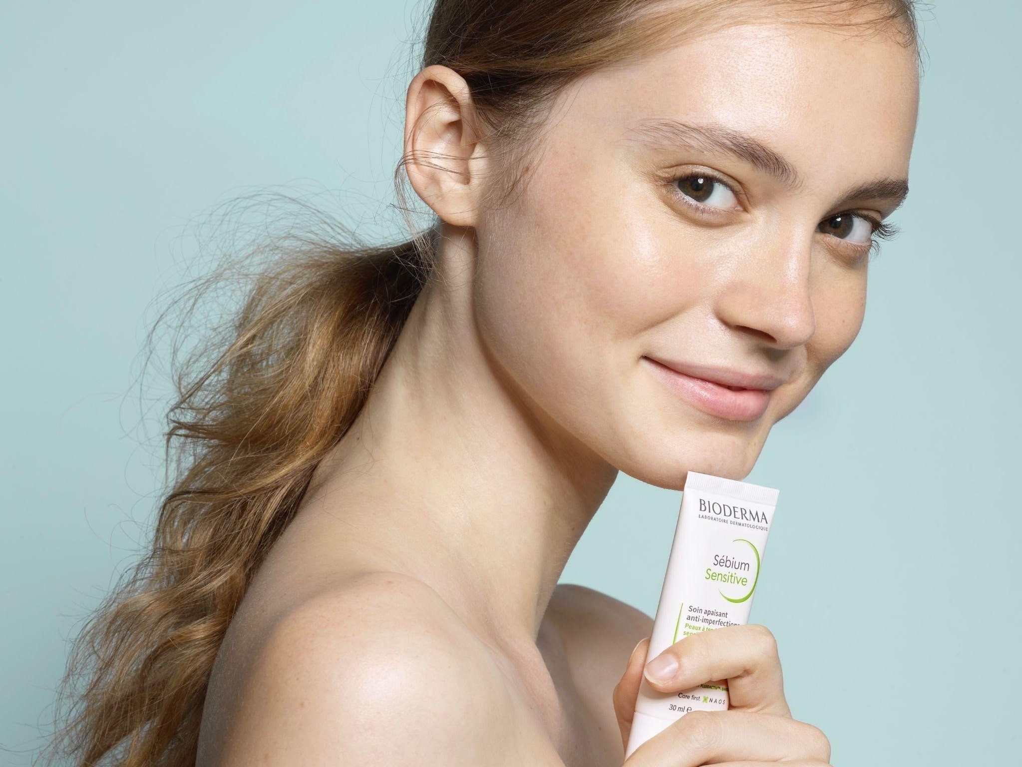 Cham soc da mun tren nen tang sinh hoc voi Sebium Sensitive Bioderma hinh anh