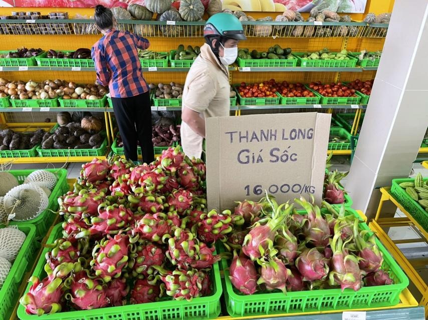 Bach hoa Xanh day manh ban nhan, bap nep, thanh long, ho tro nong dan hinh anh