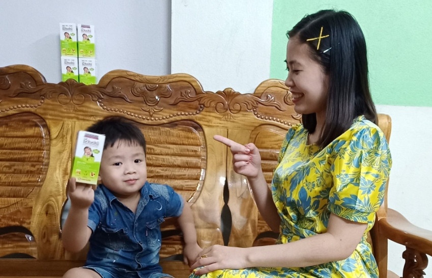Cham soc suc khoe ho hap cho tre trong mua dich hinh anh