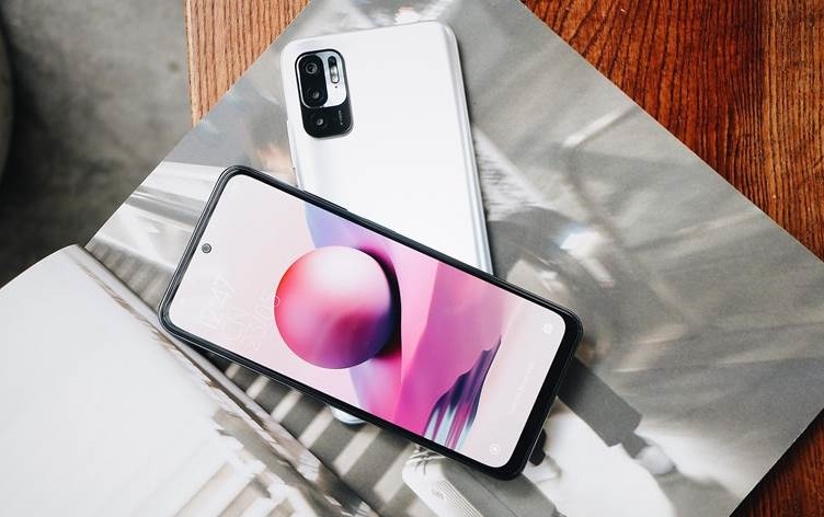 FPT Shop giam den 5 trieu dong, tang qua khi mua dien thoai Xiaomi hinh anh