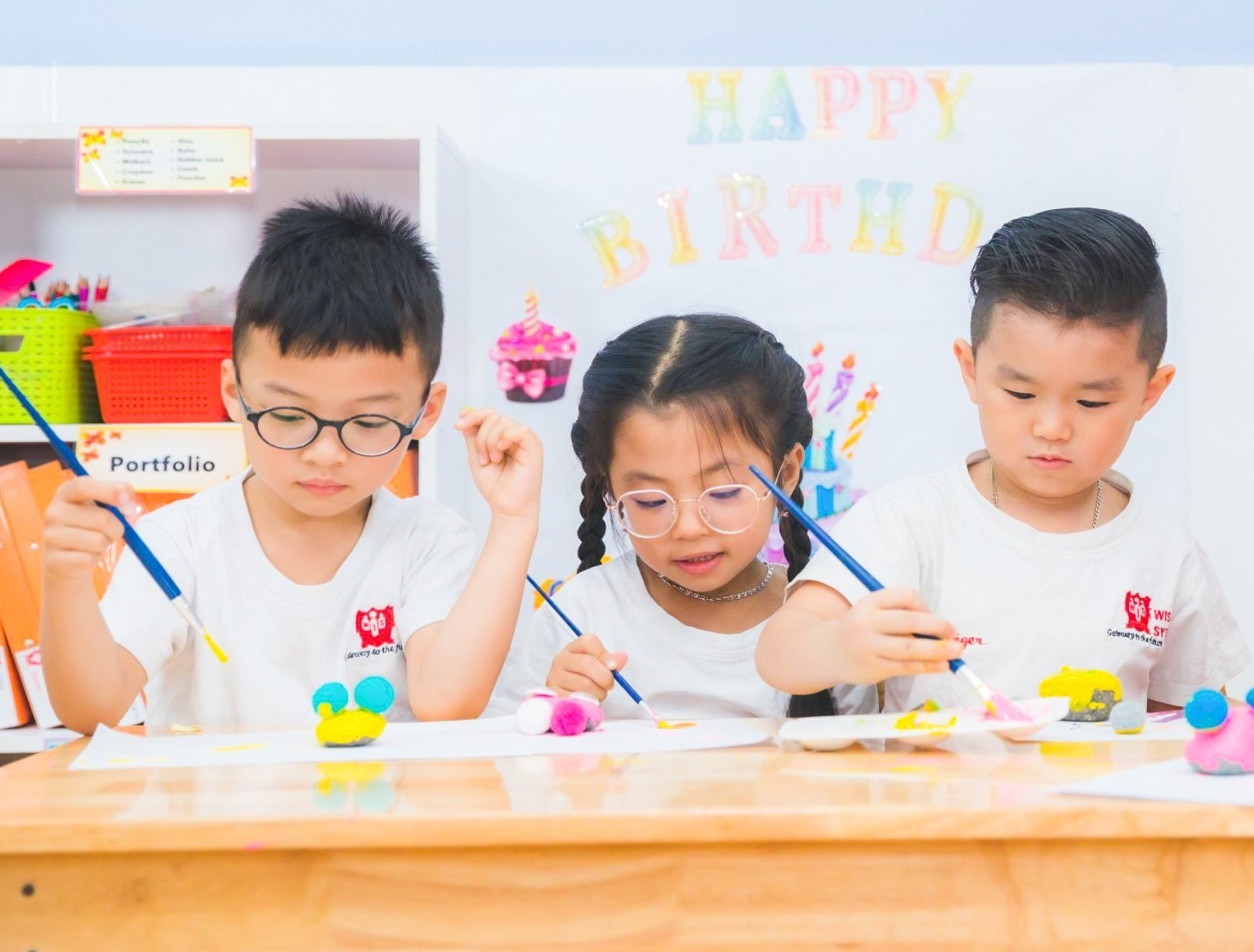 Uu diem cua He thong Truong mam non Worldkids va Song ngu quoc te WIS hinh anh