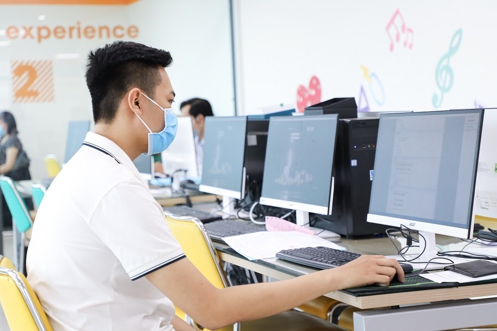 Dai hoc Kinh te - Tai chinh TP.HCM,  UEF anh 2