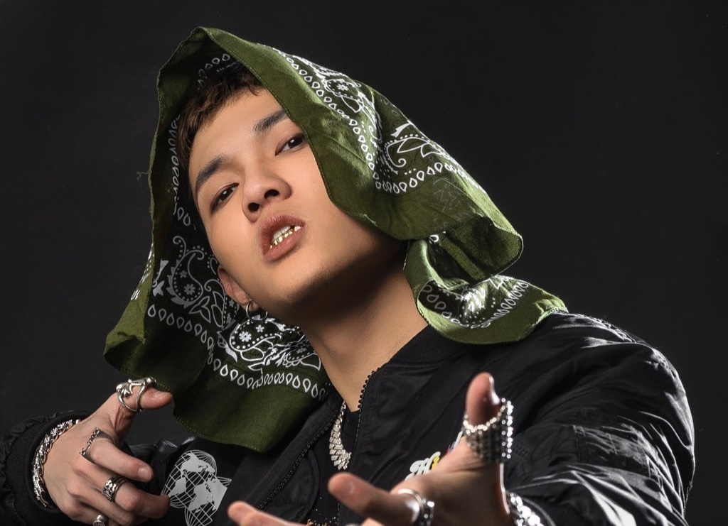 Tage trinh dien day cuon hut trong MV rap dau tien cua Toc Chien hinh anh