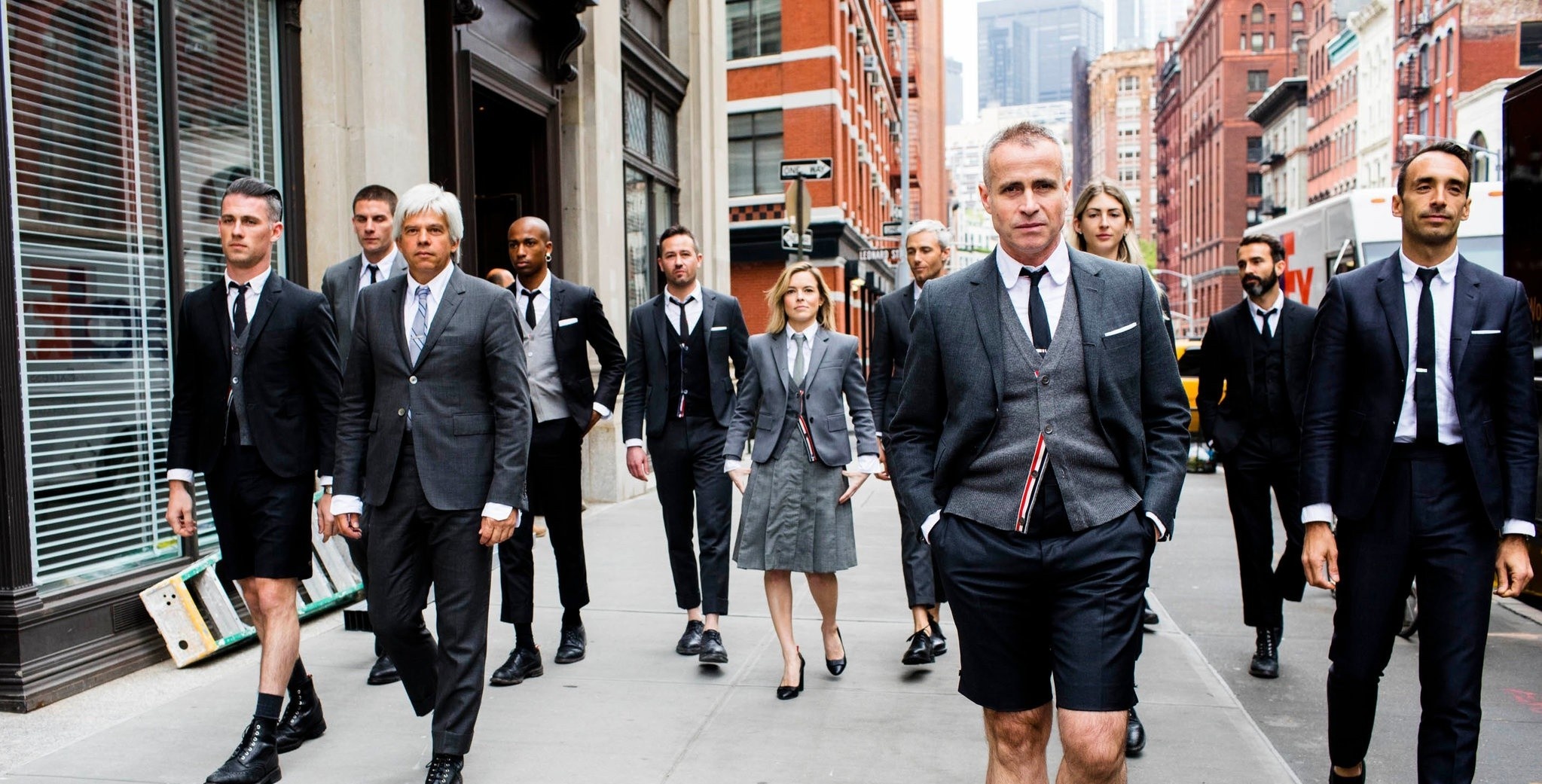 Z Flip3 phien ban Thom Browne,  Z Fold3 phien ban Thom Browne anh 1