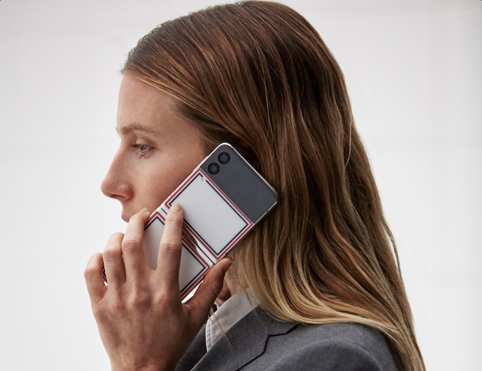 Cuoc dao choi cua Thom Browne trong the gioi cong nghe voi Galaxy Z hinh anh