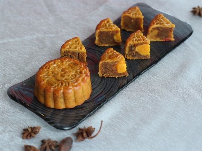 Don mua trang kien cuong voi 8 vi banh Trung thu tuoi hinh anh