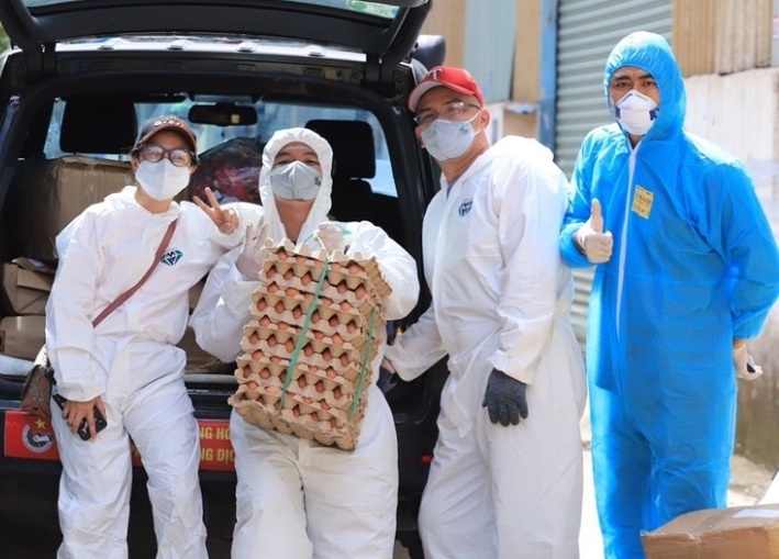 Home Credit tiep suc 30.000 suat an cho TP.HCM chong dich hinh anh