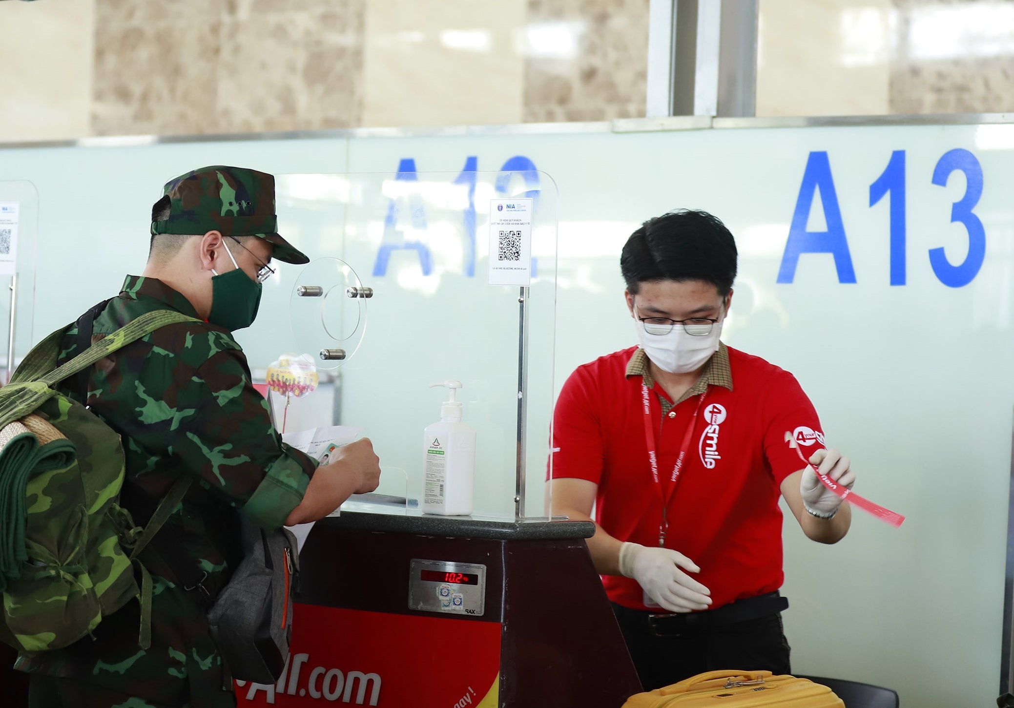 Vietjet tang cuong chuyen bay van chuyen nhan luc y te hinh anh