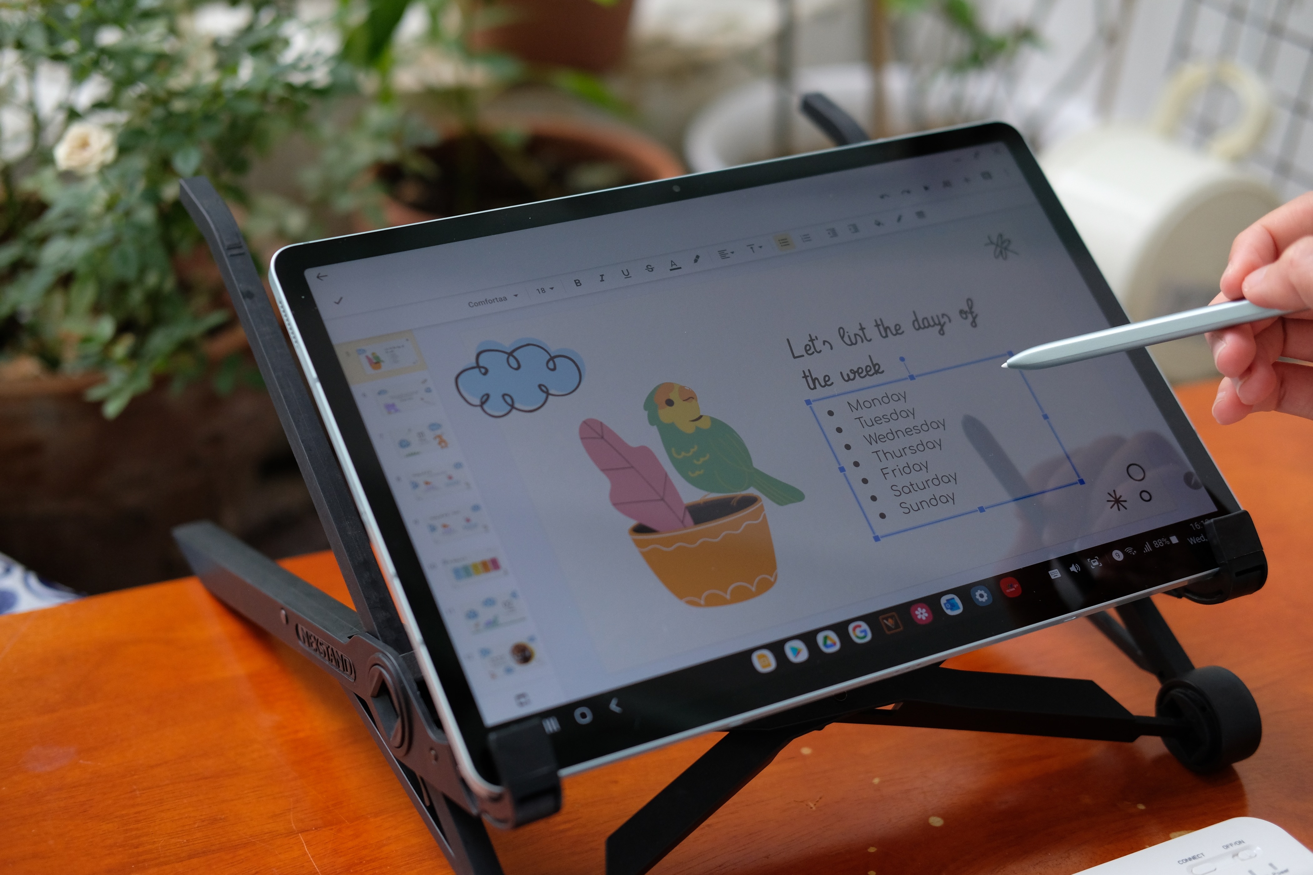 Ly do nguoi tre sang tao nen co Galaxy Tab S7 FE kem but S Pen hinh anh