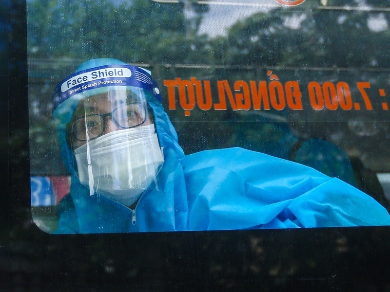 Nguoi dan Bac Giang dang ky ve que qua Zalo hinh anh