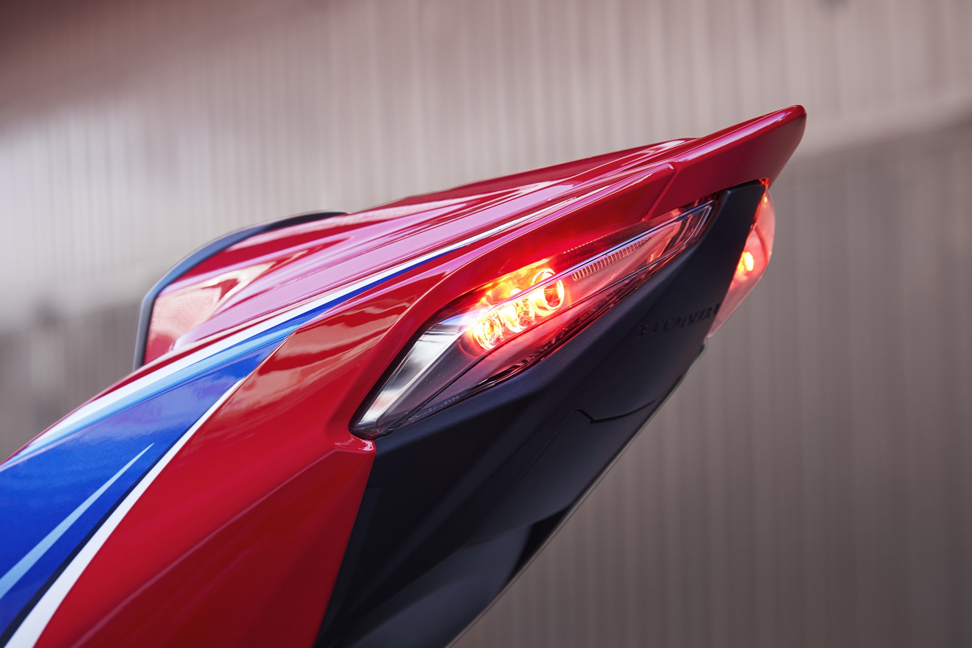 CBR1000RR-R Fireblade,  CBR anh 3