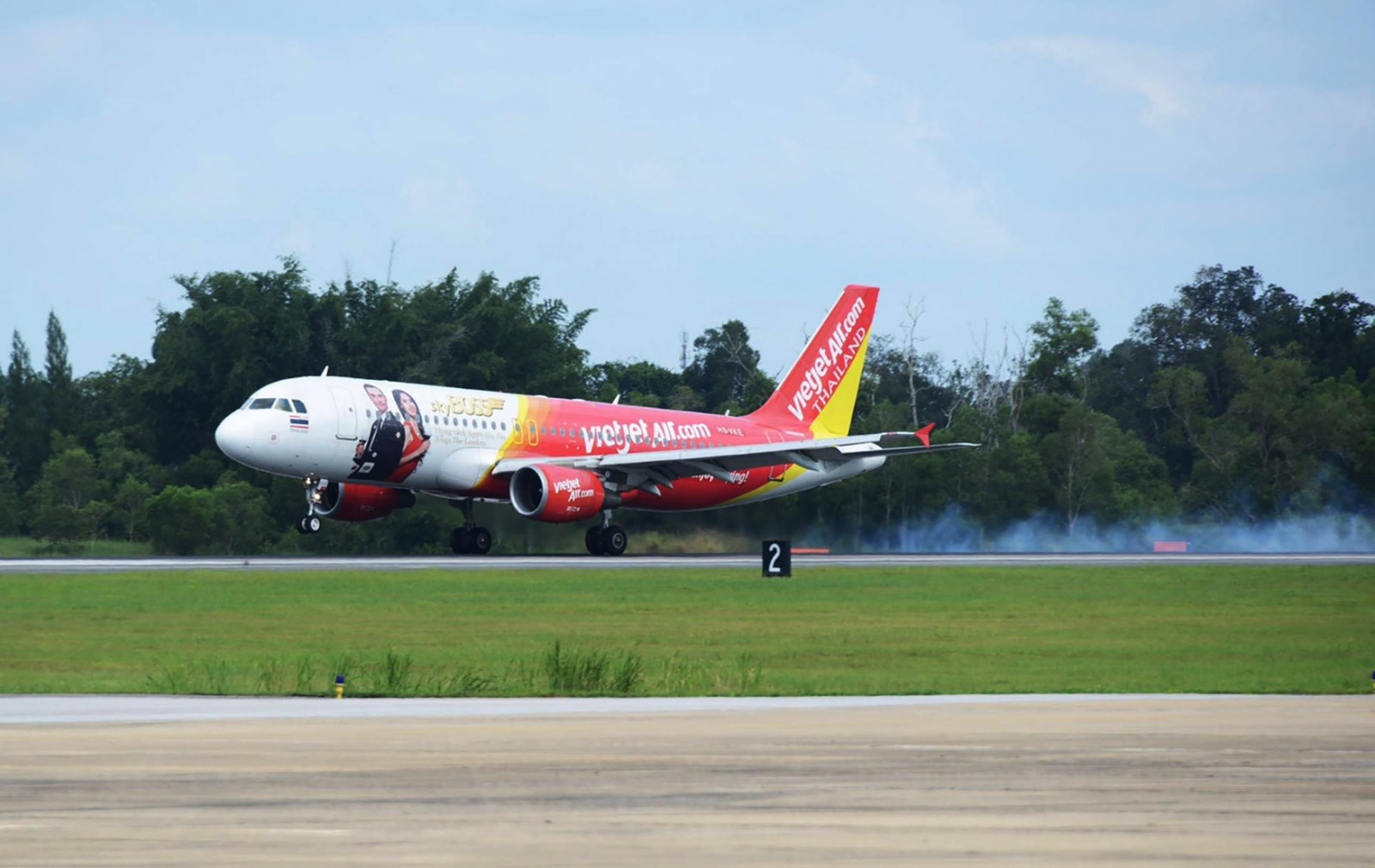 Thai Lan mo cua, nganh hang khong hoat dong tro lai hinh anh