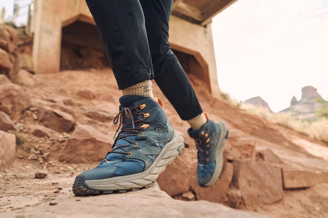 Sam giay chay bo Hoka chinh hang tai Supersports hinh anh