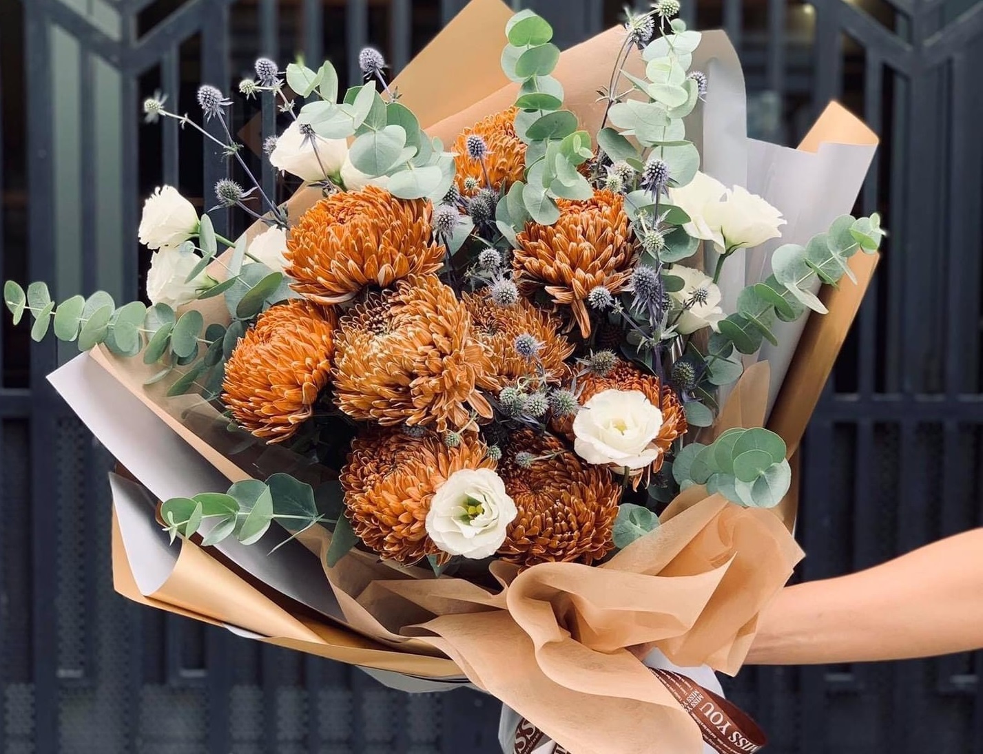 Hoa Tuoi 9X chia se cach chon hoa sinh nhat theo do tuoi hinh anh