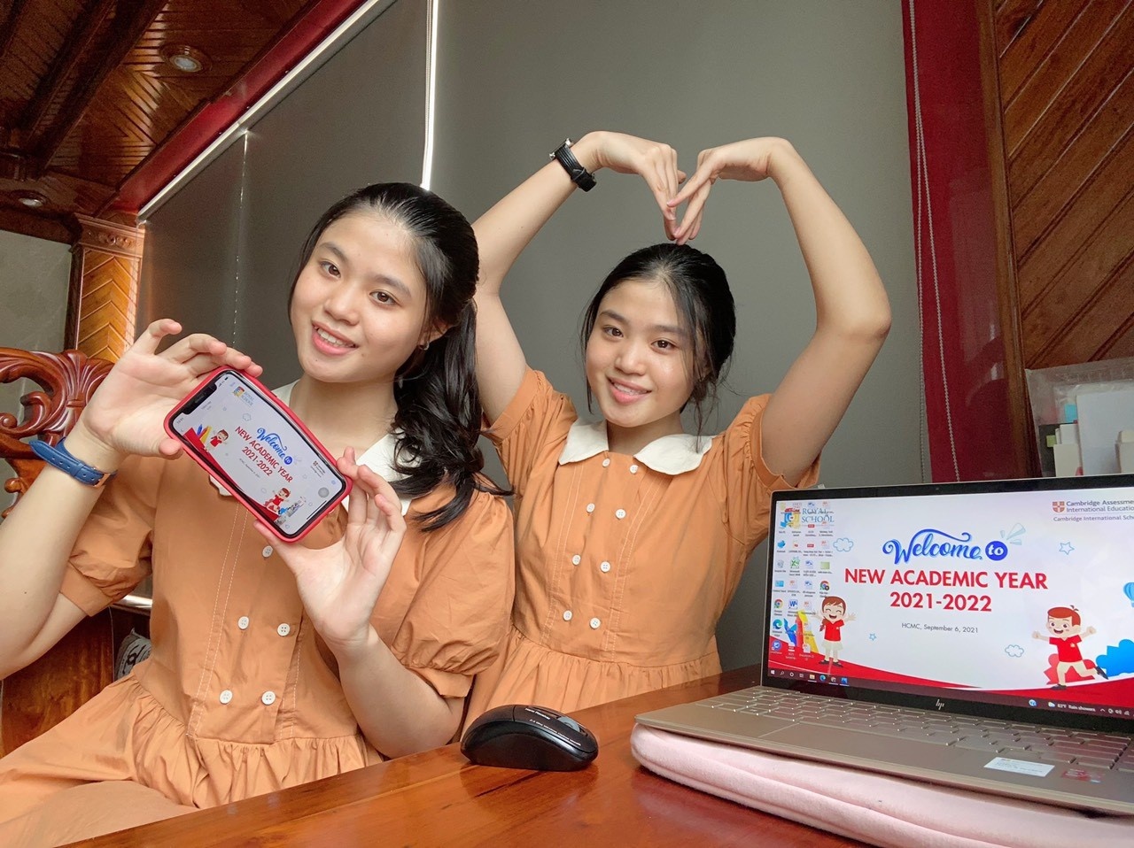 Royal School khai truong theo cach dac biet thoi dich hinh anh