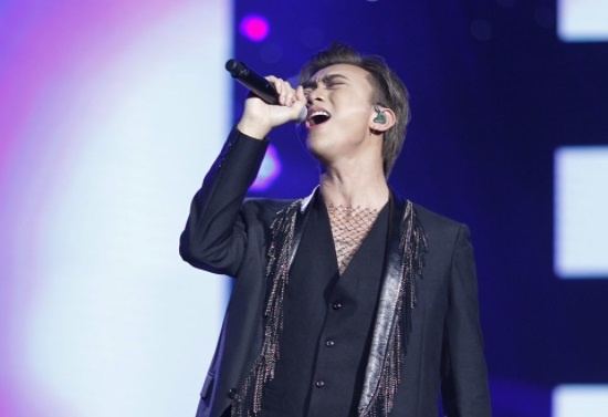 Soobin Hoang Son lan dau hat live ban hit Thang nam hinh anh