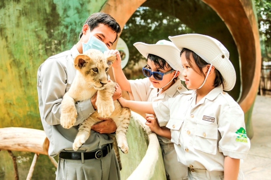 Mot ngay lam 'bo ho, me su tu' tai Vinpearl Safari hinh anh