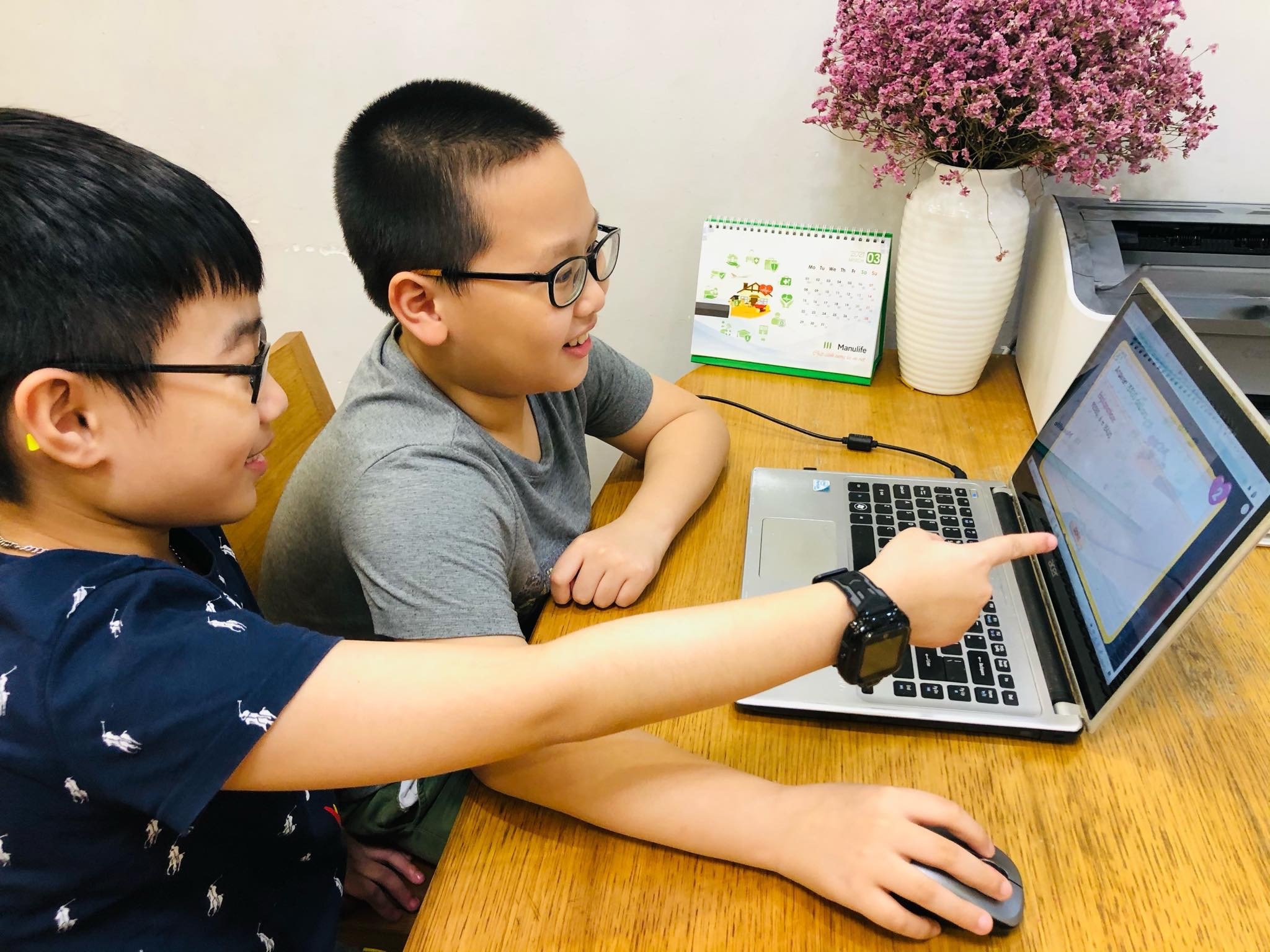 Ra mat truong truc tuyen day tieng Anh thong qua mon Toan va Khoa hoc hinh anh