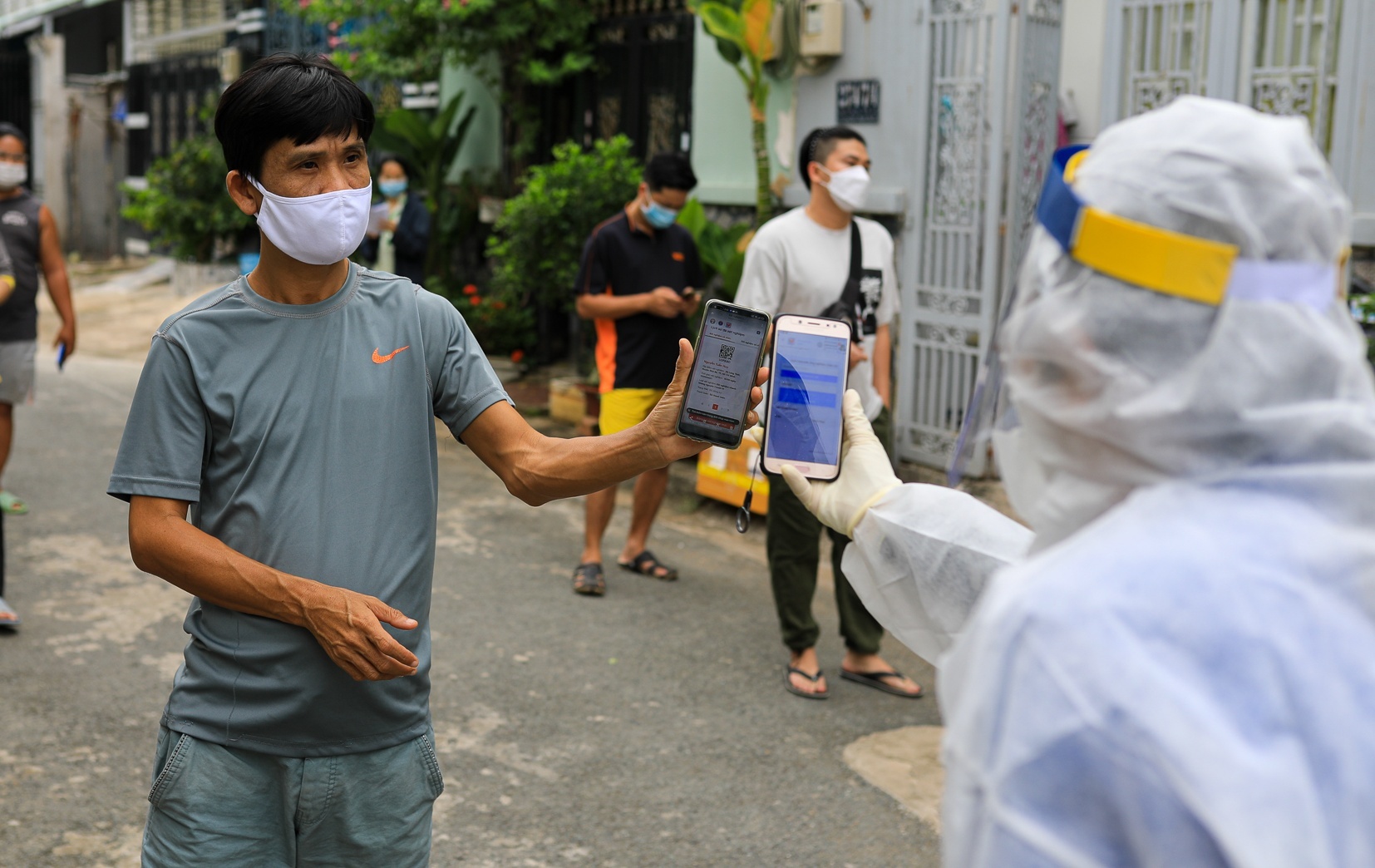 Huyen Nha Be, TP.HCM ung dung cong nghe trong tam soat Covid-19 hinh anh