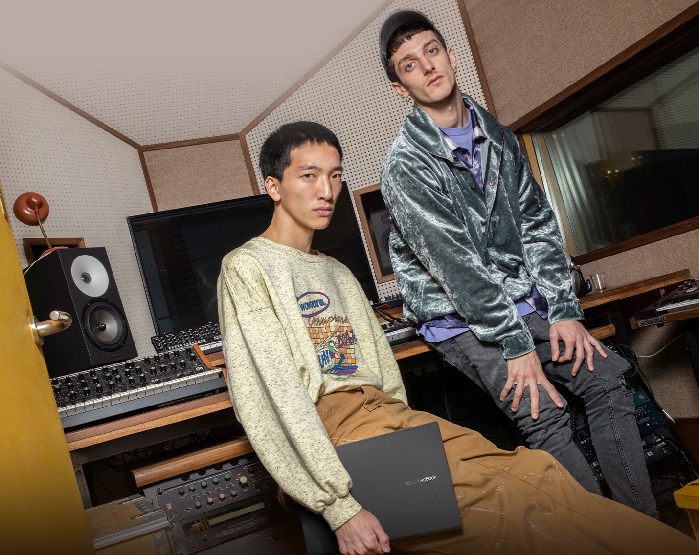 Asus Vivobook 15 OLED,  Asus anh 5