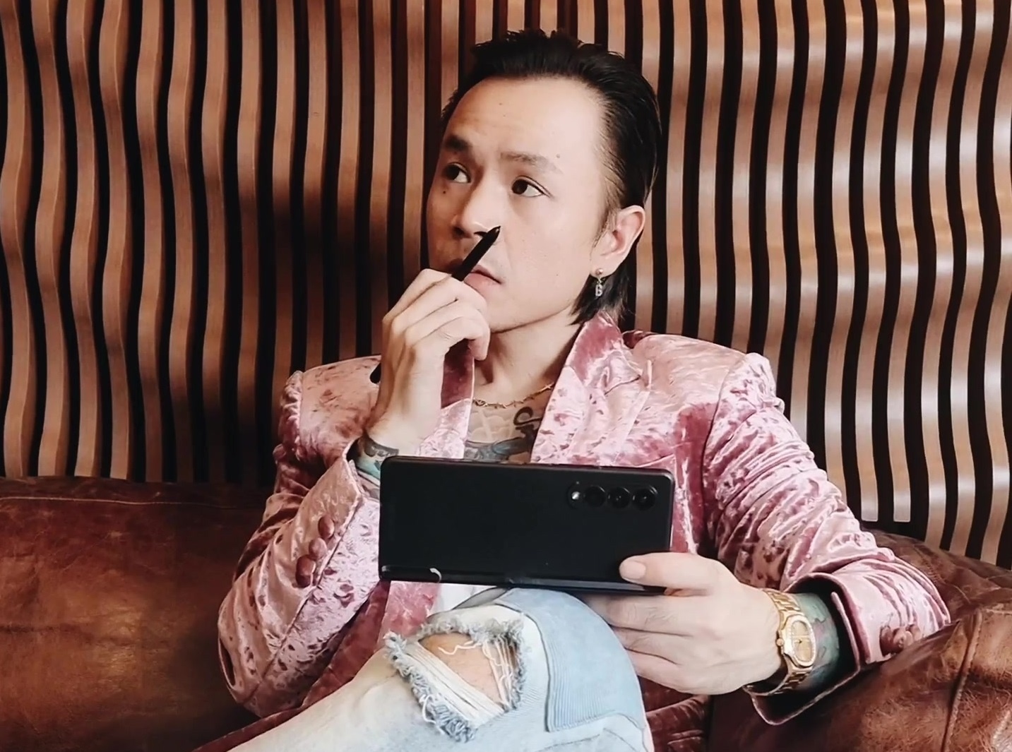 Galaxy Z khoi cam hung sang tac cho Binz hinh anh