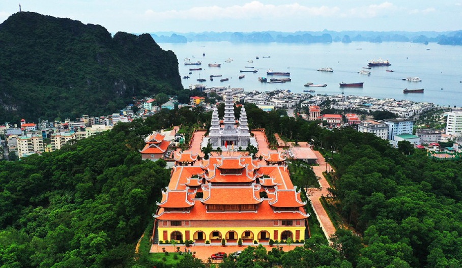 5 diem den tam linh dang chiem bai tai Quang Ninh hinh anh