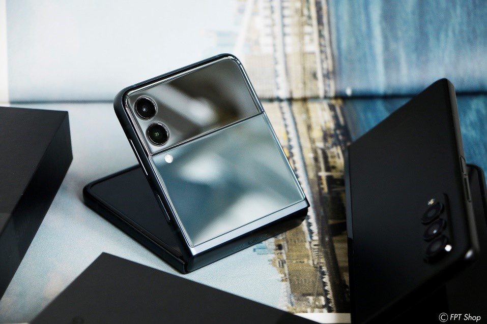 Galaxy Z Fold 3 anh 2