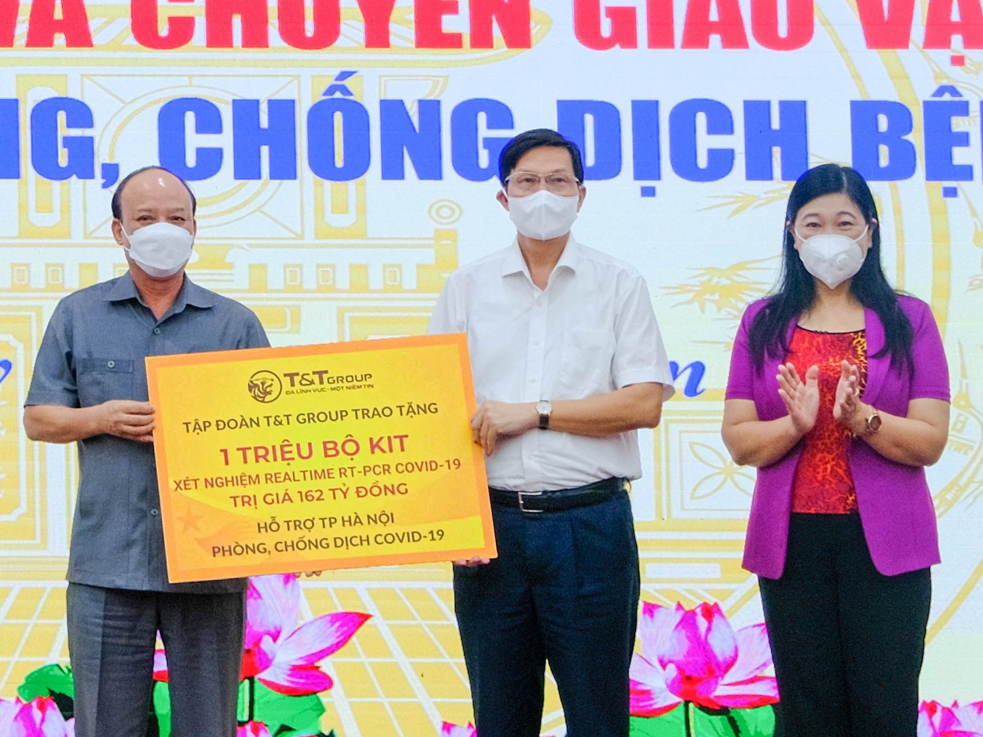 T&T Group tang 1 trieu bo kit xet nghiem PCR ho tro Ha Noi chong dich hinh anh