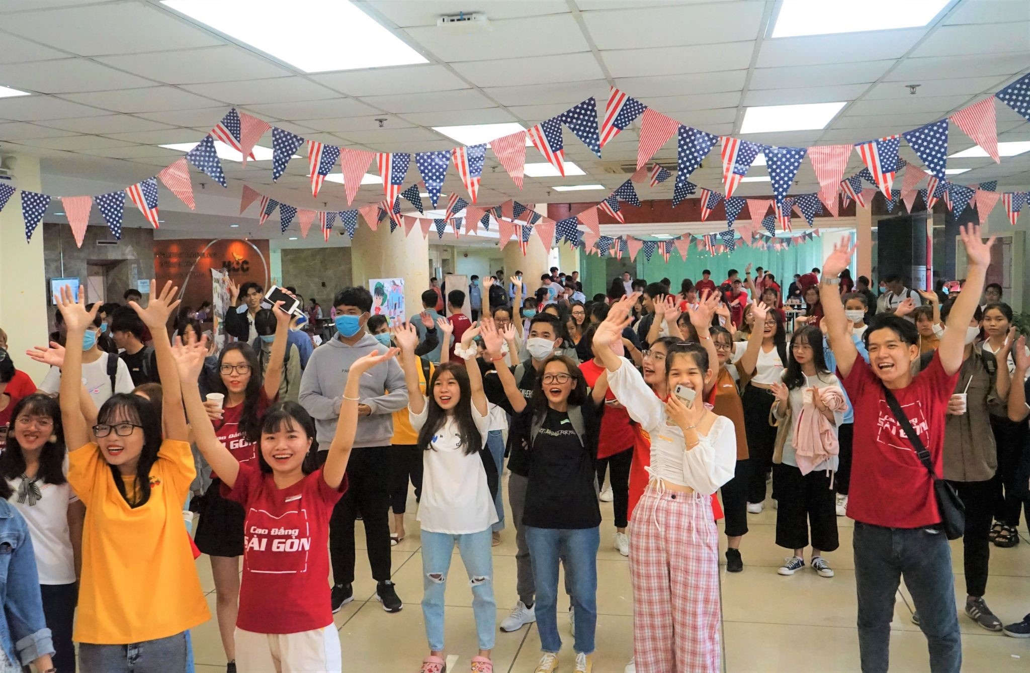 Cao dang Sai Gon,  khai giang online anh 2