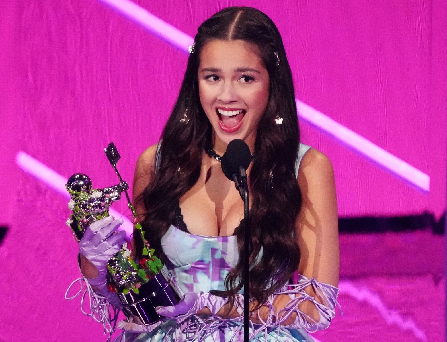 Ca si 18 tuoi Olivia Rodrigo gay sot trong nam the nao? hinh anh