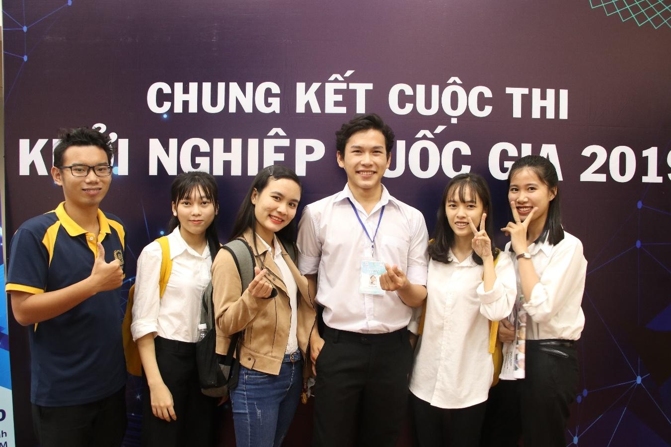 tan sinh vien,  nam hoc moi anh 3