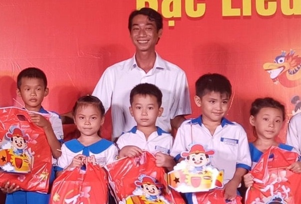 Bibica trao yeu thuong qua chuong trinh 'Tet Trung thu cho em' hinh anh