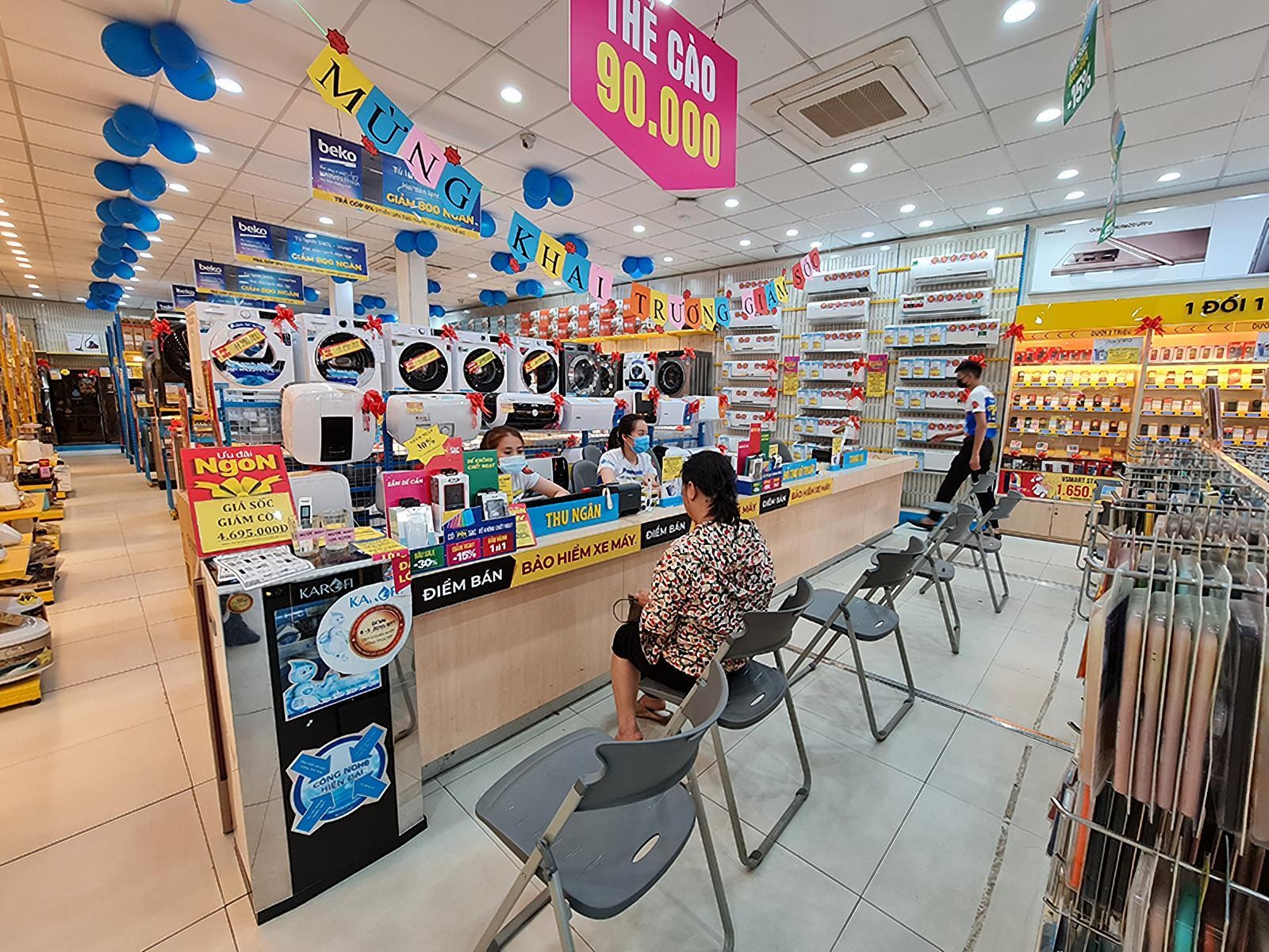 Don hang The Gioi Di Dong, Dien may Xanh tang 4 lan sau mo cua hinh anh