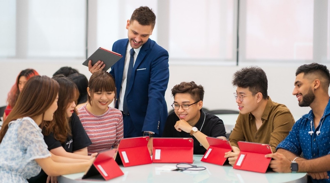 BUV khoi dong chuong trinh 'Du hoc khong gian doan' mua 2 hinh anh