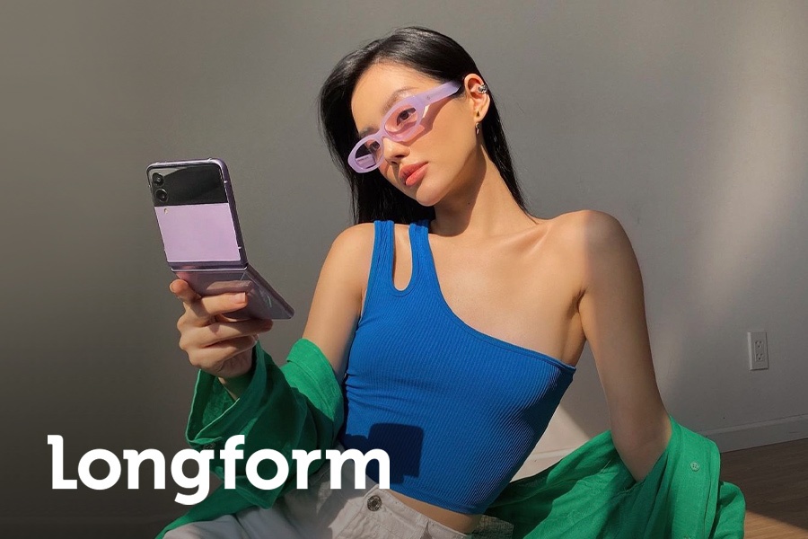 Galaxy Z Flip3 - mau smartphone gap giup phai nu khang dinh ca tinh hinh anh