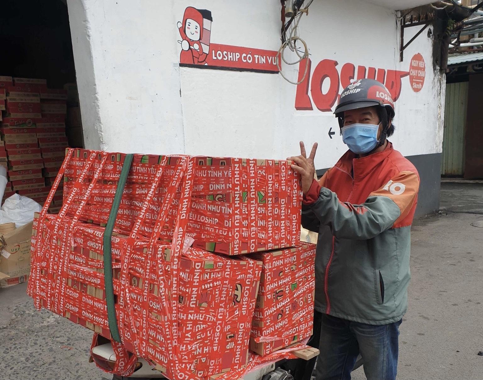 Shipper Loship,  giao hang anh 1